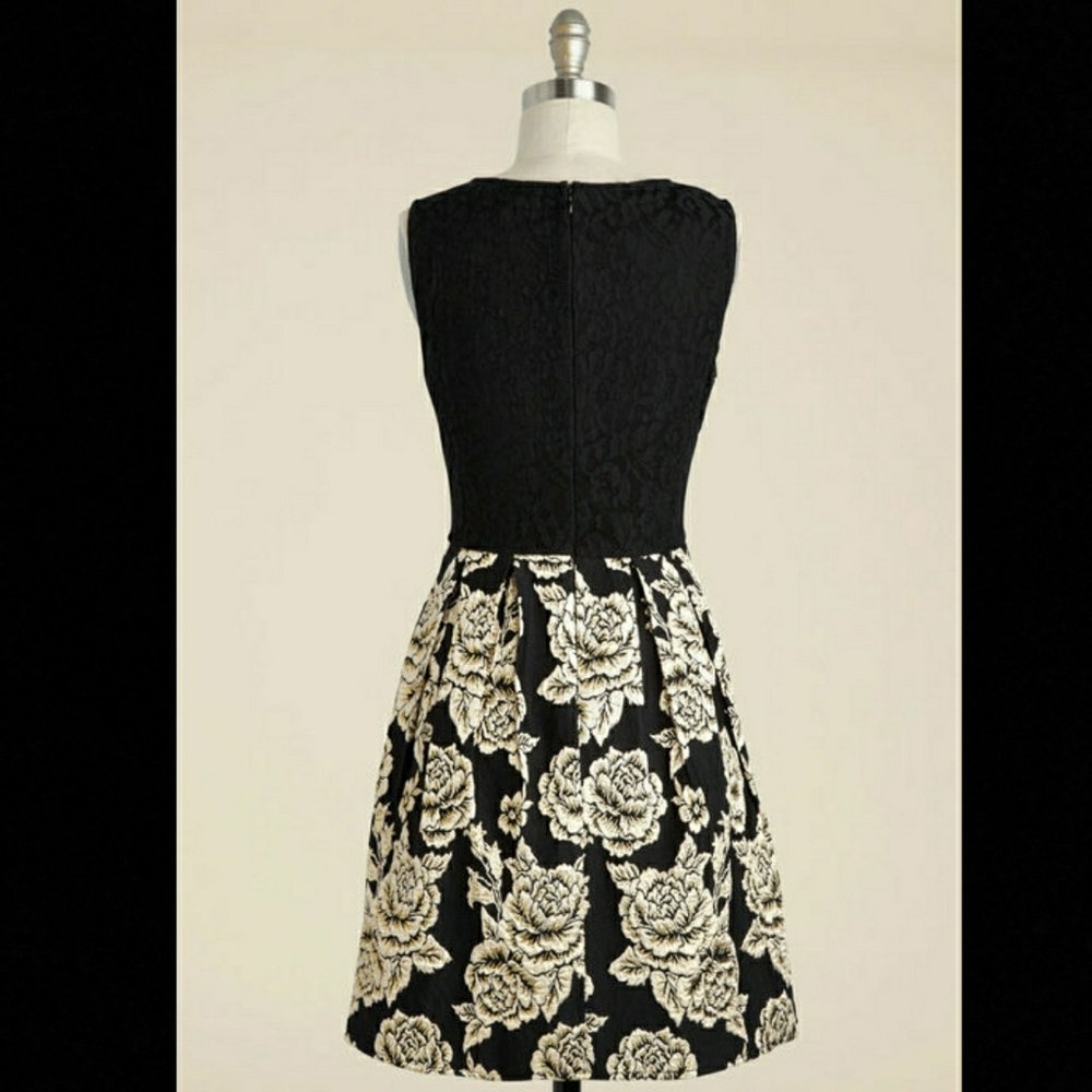 Black and gold floral a-line dress - Picture 3 of 4